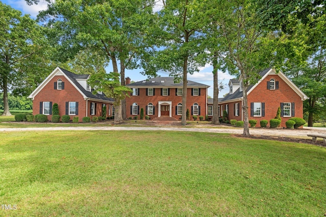 colonial inspired home featuring a front yard