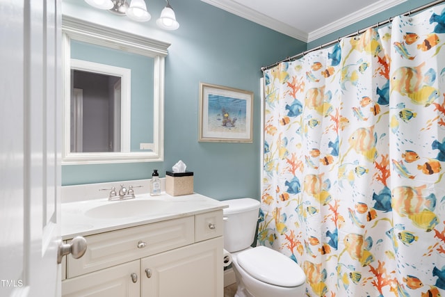 full bath with toilet, vanity, crown molding, and curtained shower