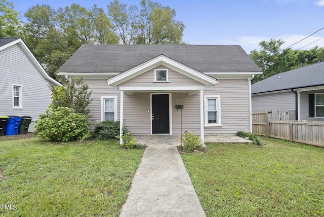 view of front of home featuring a front yard and fence