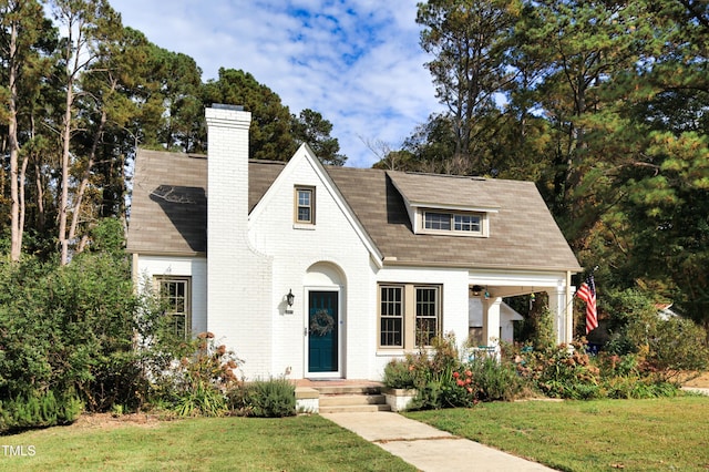 view of front of home with a front yard