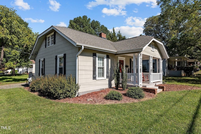 view of front of home featuring a front lawn and covered porch