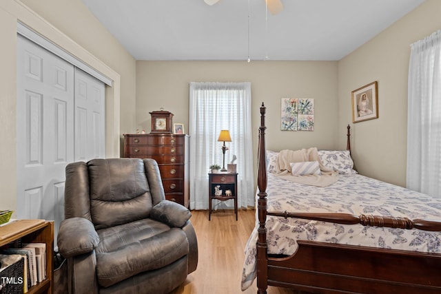 bedroom featuring a closet, light hardwood / wood-style flooring, and ceiling fan