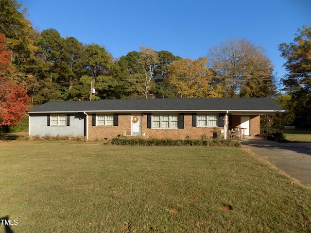 ranch-style house with a front yard