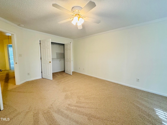 unfurnished bedroom featuring ceiling fan, a textured ceiling, a closet, and carpet floors