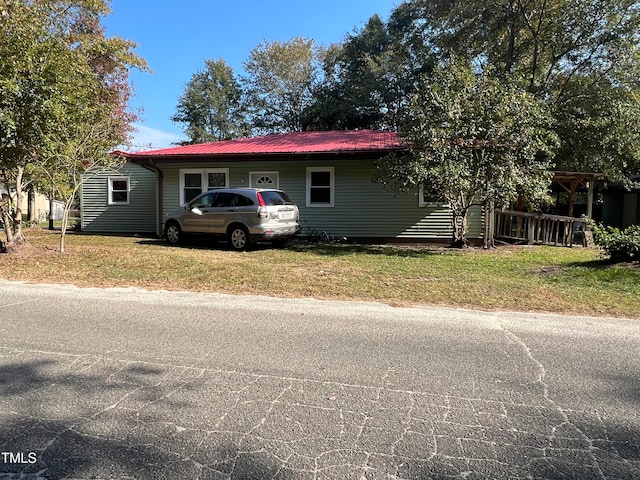 view of front of house with a front yard