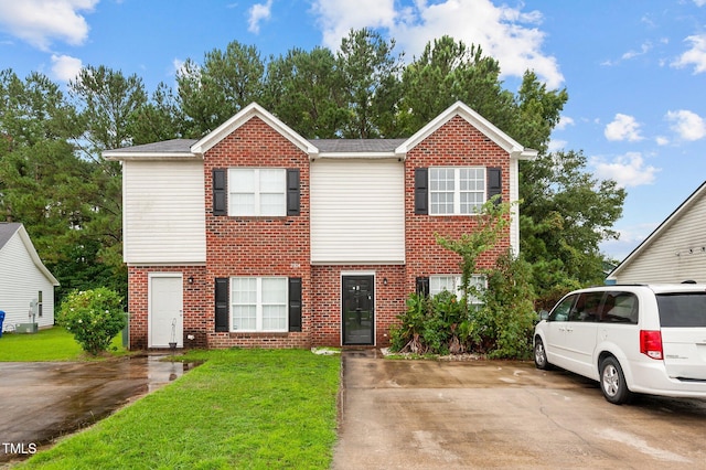 view of front of home with a front lawn