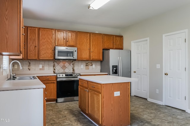 kitchen featuring stainless steel appliances, sink, decorative backsplash, and a kitchen island