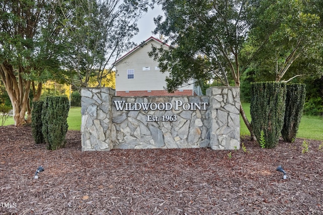 view of community / neighborhood sign