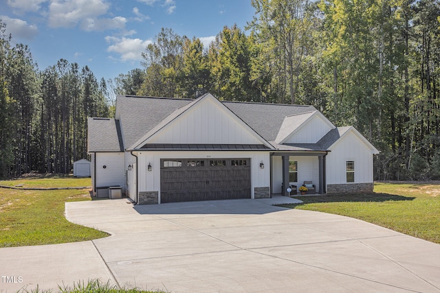 modern farmhouse style home featuring a front yard and a garage