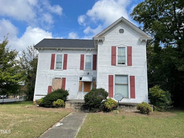 view of front of house featuring a front yard