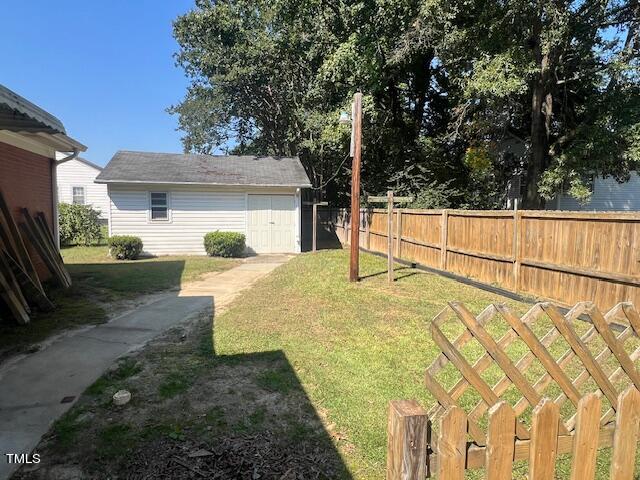 view of yard featuring an outbuilding and a fenced backyard