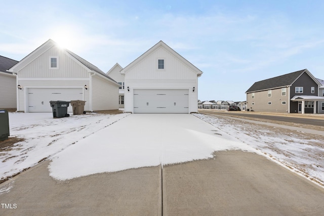 view of front facade featuring a garage