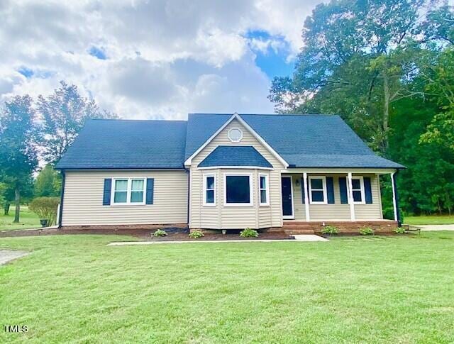 view of front of house with a front yard