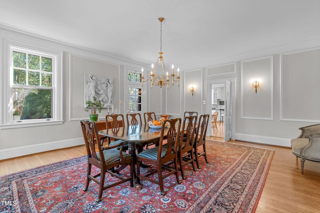 dining room featuring light hardwood / wood-style floors, crown molding, and a wealth of natural light