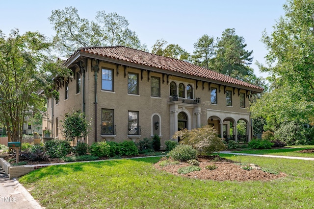 mediterranean / spanish home featuring a front yard