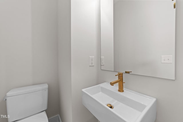 bathroom featuring sink and toilet