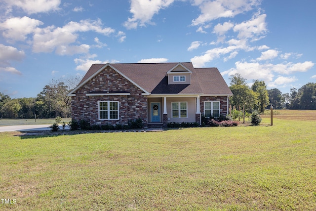 view of front of property featuring a front lawn