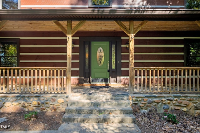 entrance to property featuring a porch