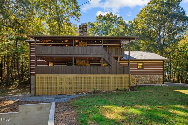 view of front of property featuring a front lawn and a deck