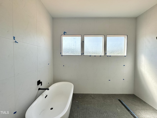 280 Forest Bridge Rd, Youngsville, NC 27596 - bathroom featuring a soaking tub