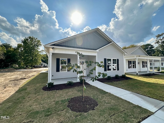 view of front of home with a porch and a front lawn