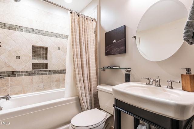 bathroom featuring shower / tub combo with curtain and toilet