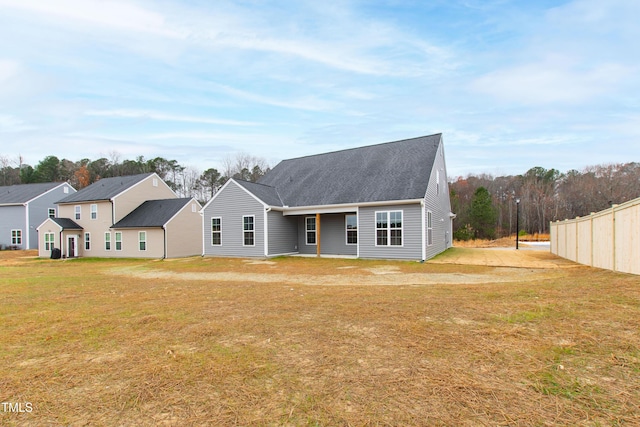 view of front of property with a front yard