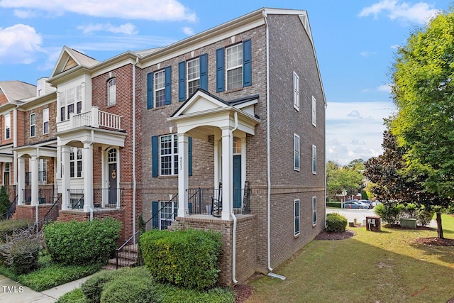 view of property featuring a front lawn