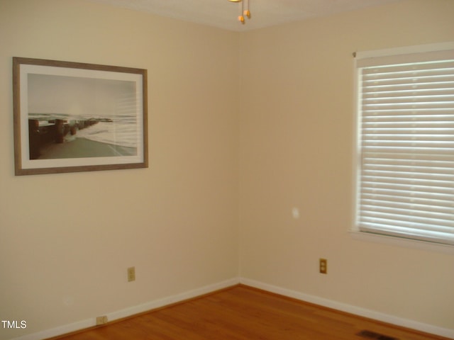 unfurnished room featuring ceiling fan and wood-type flooring