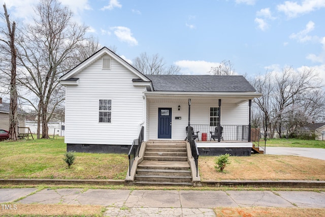 view of front of property featuring covered porch and a front yard