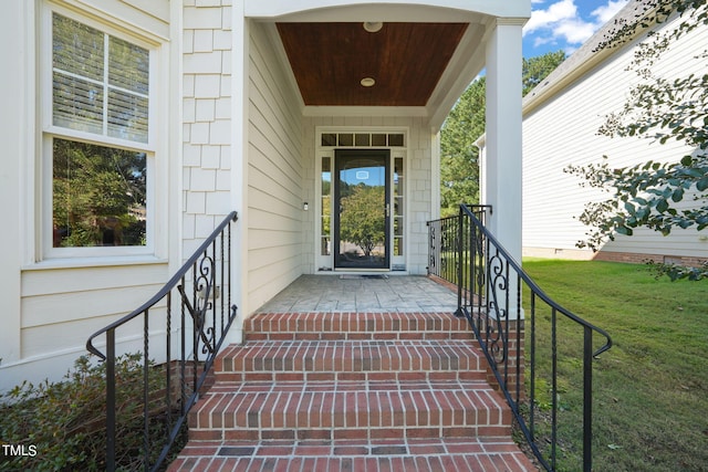 property entrance featuring a yard