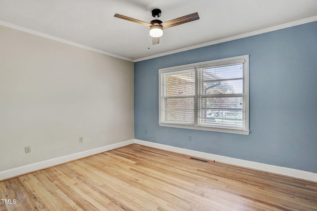 empty room featuring light hardwood / wood-style floors, crown molding, and ceiling fan