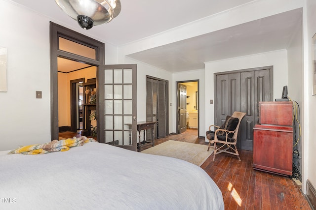 bedroom with ceiling fan, ensuite bath, and dark hardwood / wood-style floors