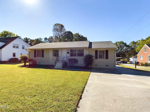 view of front of property featuring a front lawn