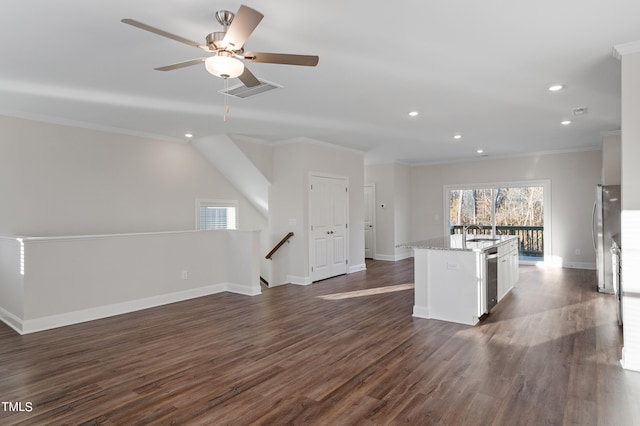 kitchen featuring sink, dark hardwood / wood-style floors, crown molding, a kitchen island with sink, and white cabinets