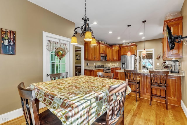 319 River Knoll Dr, Clayton, NC 27527 - dining area with light wood-style floors, an inviting chandelier, baseboards, and recessed lighting