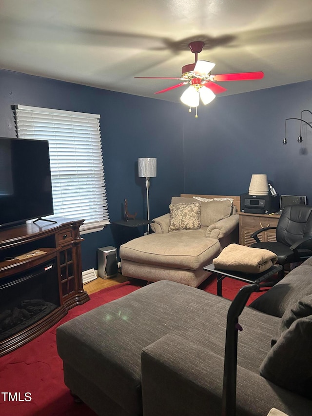 carpeted living room featuring ceiling fan