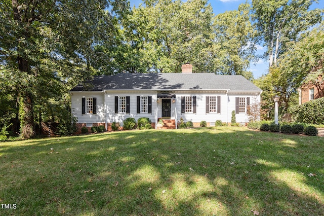 ranch-style house featuring a front yard