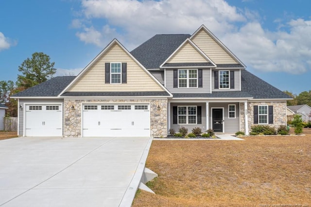 craftsman house featuring a front lawn