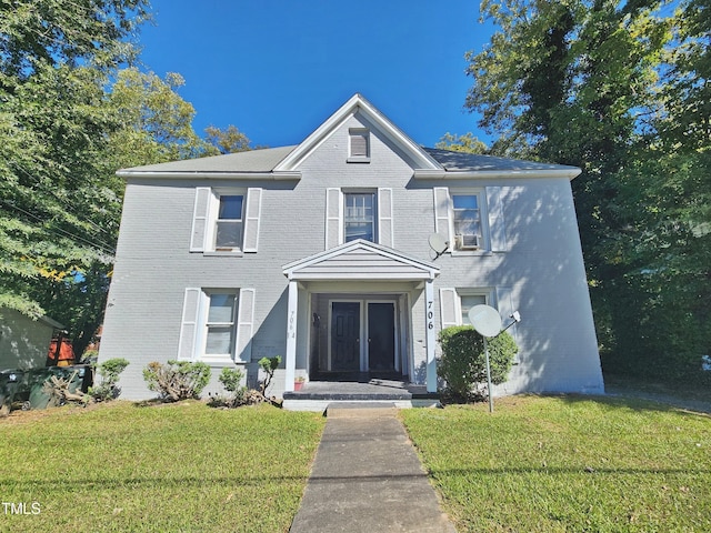 view of front of property with a front lawn