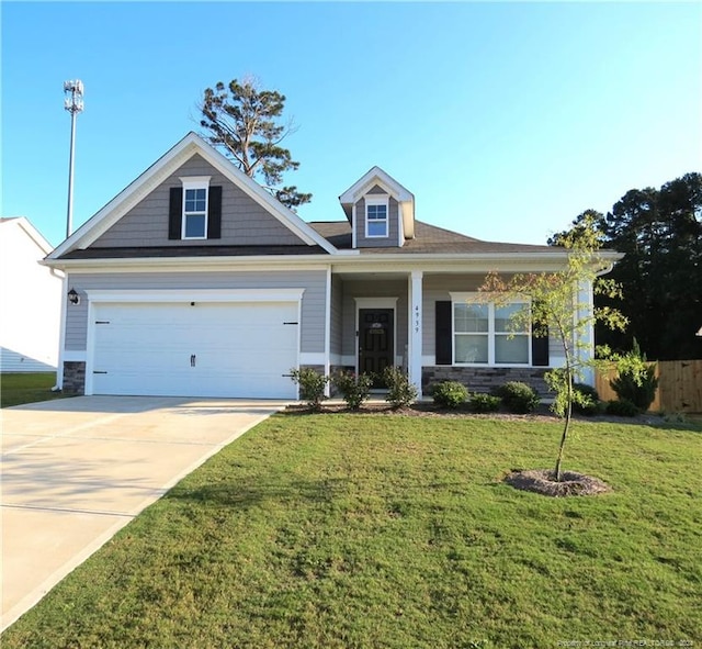 view of front facade featuring a garage and a front yard