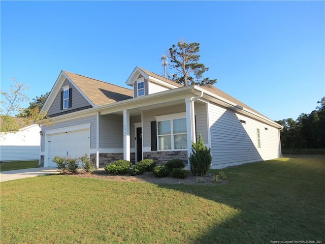 view of front of house featuring a front lawn and covered porch