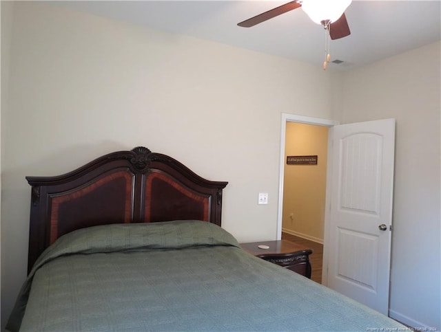 bedroom with ceiling fan