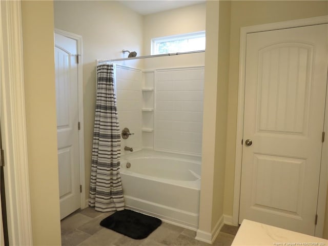 bathroom with shower / tub combo with curtain