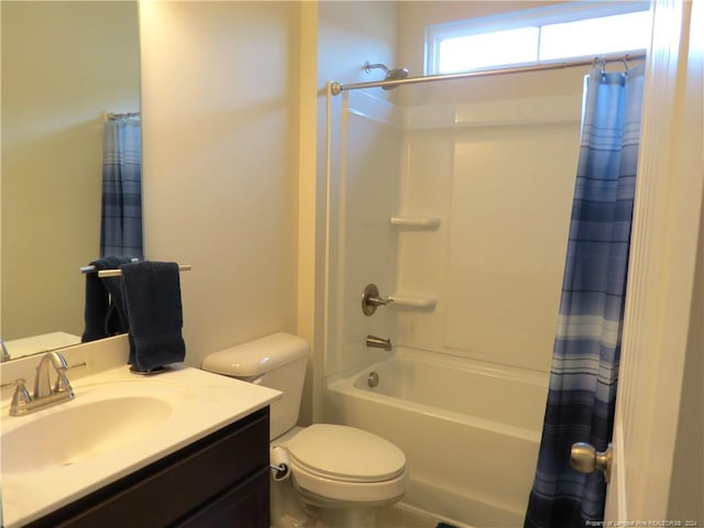 full bathroom with shower / bath combo with shower curtain, vanity, and toilet