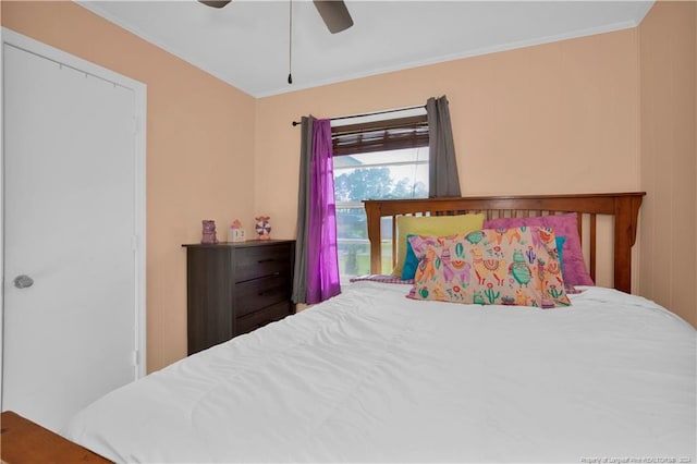 bedroom with crown molding and ceiling fan