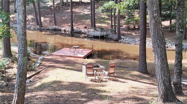 view of yard featuring a water view