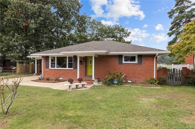 view of front of home featuring a front lawn