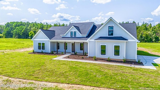 view of front of property featuring a front lawn and covered porch