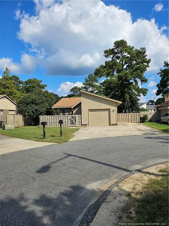 view of front of house featuring a front yard and a garage